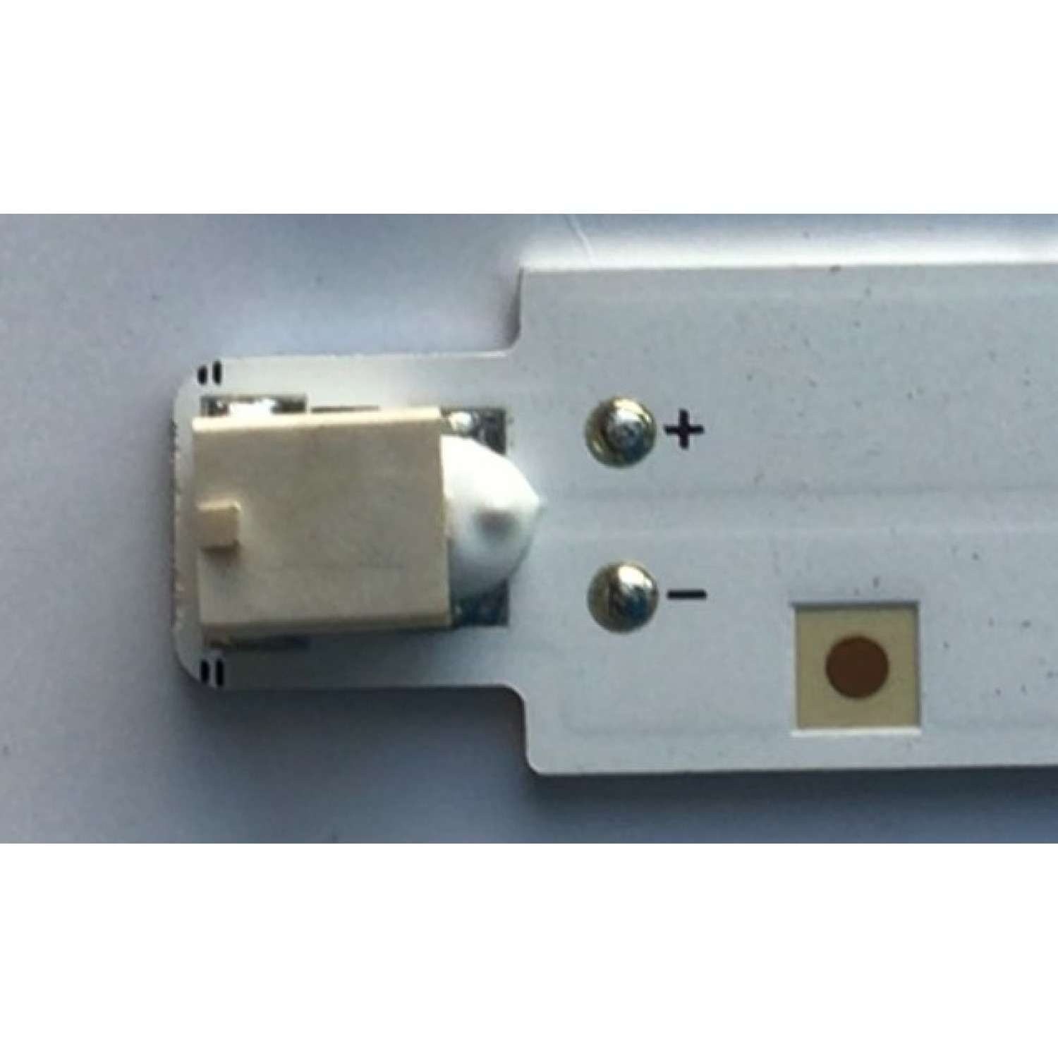 KIT DE LED'S PARA TV SAMSUNG ( 3 PZ ) / NUMERO DE PARTE HRS-H535-0430000-0310-3030-12.5-N-V11 / 75.2ML16G001 / L6+L8 C8 V30 W3 21 47 / 17616 / PANEL CY-BA043HGER1 / MODELO UE43AU7172U - Imagen 2